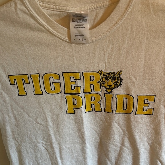 Dalhousie Gildan White Tee with Yellow Tiger Pride Design, size S - Picture 2 of 5